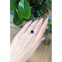 4.50 Ct. Blue Sapphire from Ceylon (Sri Lanka) Life Style