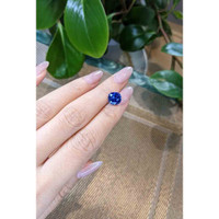 4.50 Ct. Blue Sapphire from Ceylon (Sri Lanka) Life Style