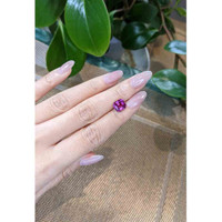4.05 Ct. Purplish Pink Sapphire from Ceylon (Sri Lanka) Life Style
