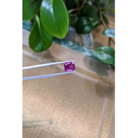 4.05 Ct. Purplish Pink Sapphire from Ceylon (Sri Lanka) Life Style