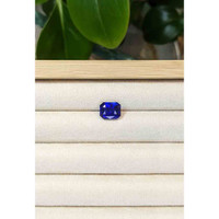 5.13 Ct. Blue Sapphire from Ceylon (Sri Lanka) Life Style
