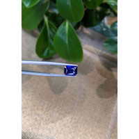 5.13 Ct. Blue Sapphire from Ceylon (Sri Lanka) Life Style