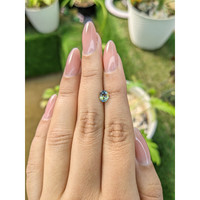 1.00 Ct. Bi Color Sapphire from Ceylon (Sri Lanka) Life Style