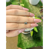 1.00 Ct. Bi Color Sapphire from Ceylon (Sri Lanka) Life Style