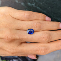 2.92 Ct. Blue Sapphire from Ceylon (Sri Lanka) Life Style