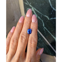 3.06 Ct. Blue Sapphire from Ceylon (Sri Lanka) Life Style