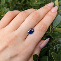 3.06 Ct. Blue Sapphire from Ceylon (Sri Lanka) Life Style