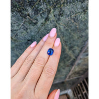 4.06 Ct. Blue Sapphire from Ceylon (Sri Lanka) Life Style