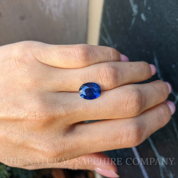 3.91 Ct. Blue Sapphire from Ceylon (Sri Lanka)