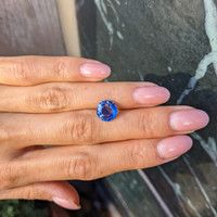 3.37 Ct. Blue Sapphire from Ceylon (Sri Lanka) Life Style