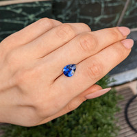 3.13 Ct. Blue Sapphire from Ceylon (Sri Lanka) Life Style