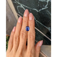 3.08 Ct. Blue Sapphire from Ceylon (Sri Lanka) Life Style