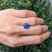 3.98 Ct. Blue Sapphire from Ceylon (Sri Lanka) Life Style