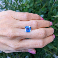 4.65 Ct. Blue Sapphire from Ceylon (Sri Lanka) Life Style