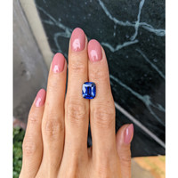 5.60 Ct. Blue Sapphire from Ceylon (Sri Lanka) Life Style