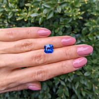 4.05 Ct. Blue Sapphire from Ceylon (Sri Lanka) Life Style