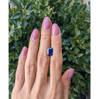 3.17 Ct. Blue Sapphire from Ceylon (Sri Lanka) Life Style