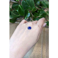 3.01 Ct. Blue Sapphire from Ceylon (Sri Lanka) Life Style