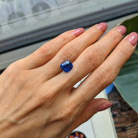 4.48 Ct. Blue Cabochon Sapphire from Ceylon (Sri Lanka) Life Style