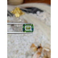 4.25 Ct. Green Sapphire from Ceylon (Sri Lanka) Life Style