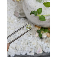 1.07 Ct. Yellowish Green Sapphire from Ceylon (Sri Lanka) Life Style