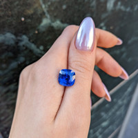 9.29 Ct. Blue Sapphire from Ceylon (Sri Lanka) Life Style