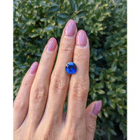 4.85 Ct. Blue Sapphire from Ceylon (Sri Lanka) Life Style