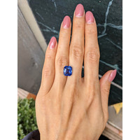 6.52 Ct. Blue Sapphire from Ceylon (Sri Lanka) Life Style