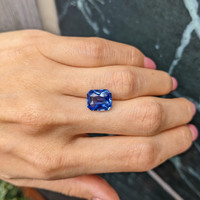 6.52 Ct. Blue Sapphire from Ceylon (Sri Lanka) Life Style