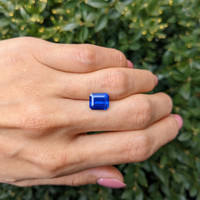 3.70 Ct. Blue Sapphire from Ceylon (Sri Lanka) Life Style