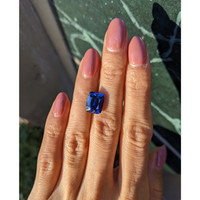 5.32 Ct. Blue Sapphire from Ceylon (Sri Lanka) Life Style