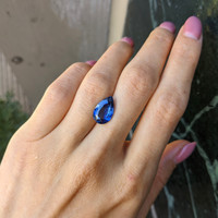 4.43 Ct. Blue Sapphire from Ceylon (Sri Lanka) Life Style