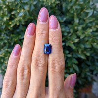 4.29 Ct. Blue Sapphire from Ceylon (Sri Lanka) Life Style