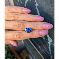 4.21 Ct. Blue Sapphire from Ceylon (Sri Lanka) Life Style