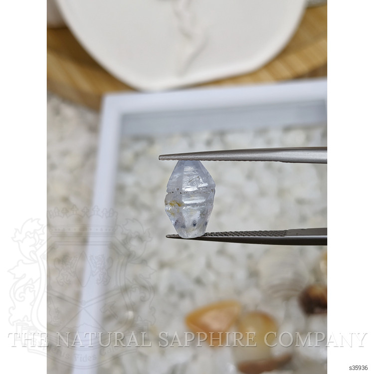 6.93 Ct. Blue Sapphire Crystal from Ceylon (Sri Lanka)