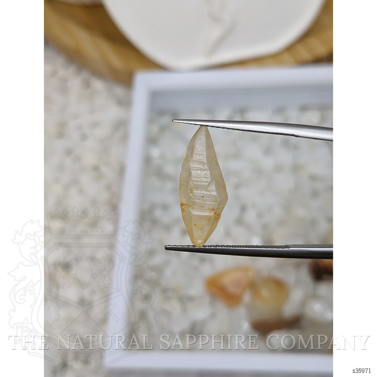7.37 Ct. Yellow Rough Sapphire from Ceylon (Sri Lanka)