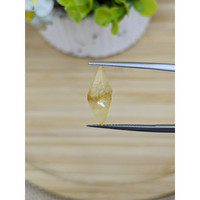 5.90 Ct. Yellow Rough Sapphire Crystal from Ceylon (Sri Lanka) Life Style