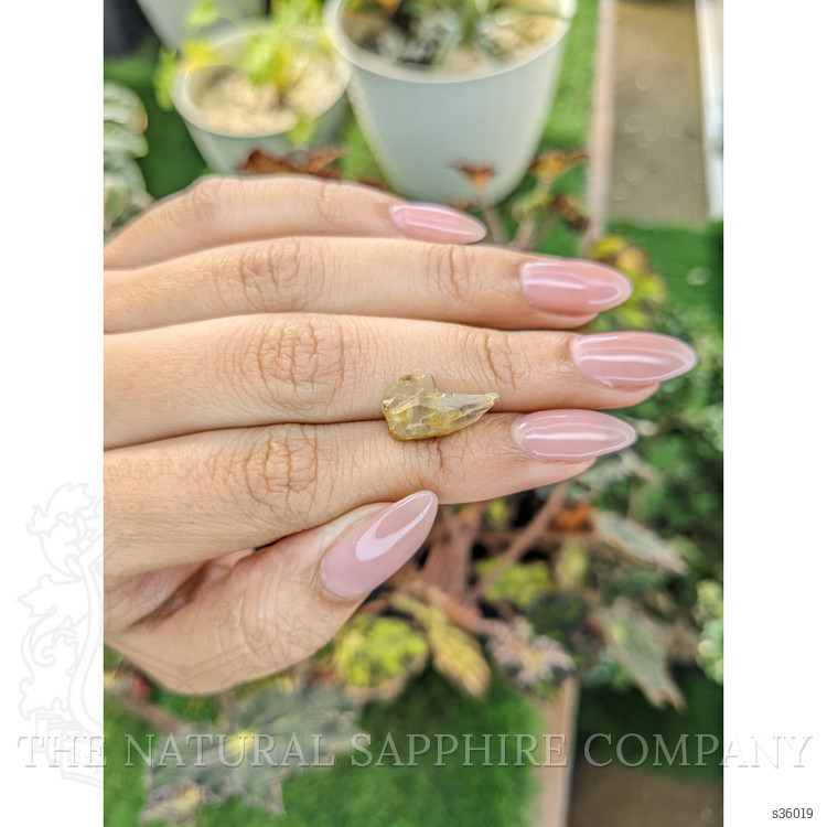 5.09 Ct. Yellowish Brown Sapphire Crystal from Ceylon (Sri Lanka)