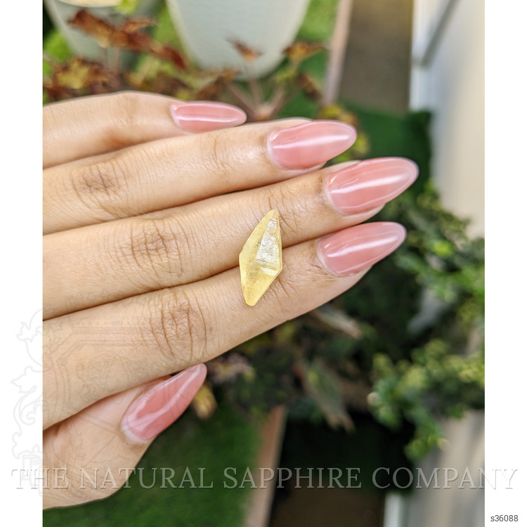 8.85 Ct. Yellow Rough Sapphire Crystal from Ceylon (Sri Lanka)