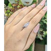 9.63 Ct. Blue Sapphire Crystal from Ceylon (Sri Lanka) Life Style