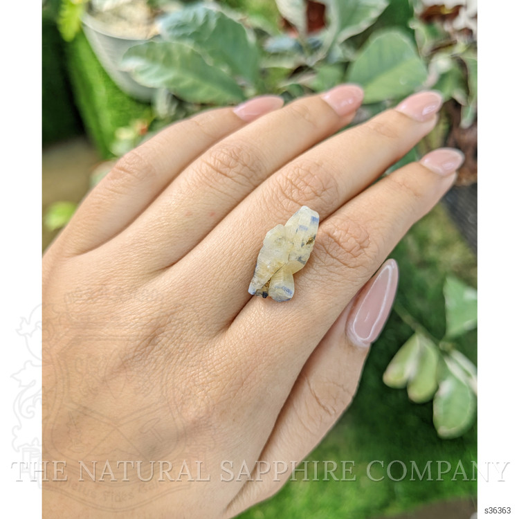 17.67 Ct. Bi Color Rough Sapphire Crystal from Ceylon (Sri Lanka)