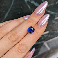4.62 Ct. Blue Sapphire from Ceylon (Sri Lanka) Life Style