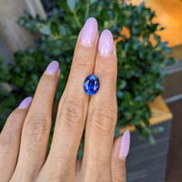 5.52 Ct. Blue Sapphire from Ceylon (Sri Lanka) Life Style