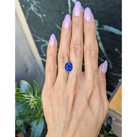 5.52 Ct. Blue Sapphire from Ceylon (Sri Lanka) Life Style