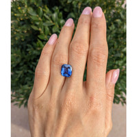5.65 Ct. Blue Sapphire from Ceylon (Sri Lanka) Life Style