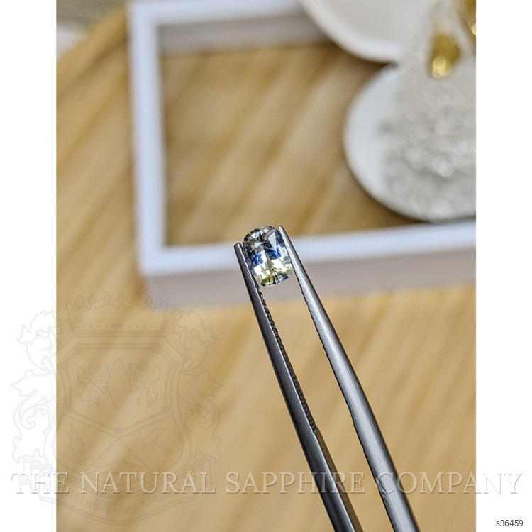 0.57 Ct. Bi Color Sapphire from Ceylon (Sri Lanka)