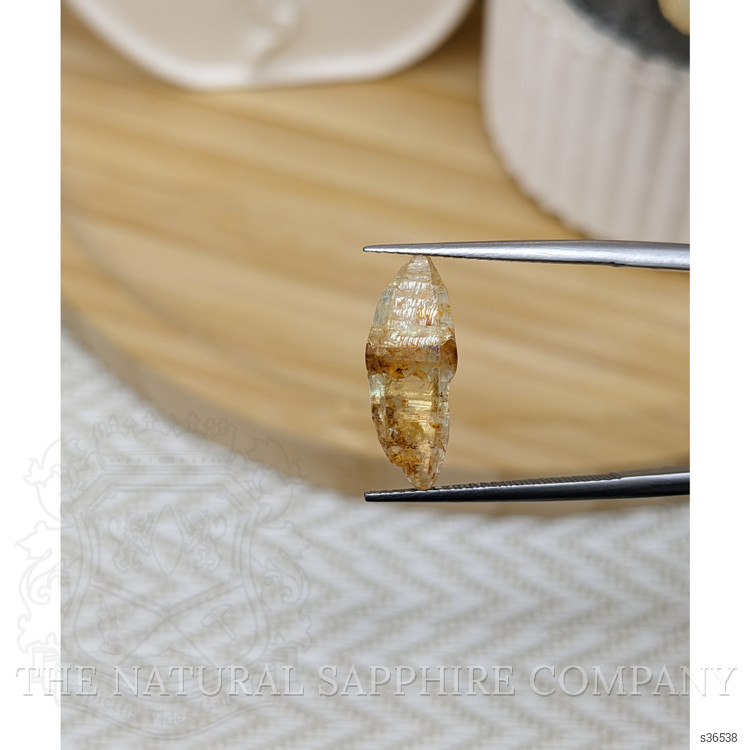 5.68 Ct. Yellow Rough Sapphire Crystal from Ceylon (Sri Lanka)