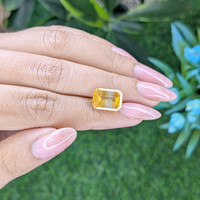 6.73 Ct. Bi Color Sapphire from Ceylon (Sri Lanka) Life Style