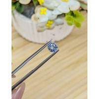 1.00 Ct. Bi Color Sapphire from Ceylon (Sri Lanka) Life Style