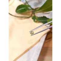 1.03 Ct. Yellow Sapphire from Ceylon (Sri Lanka) Life Style